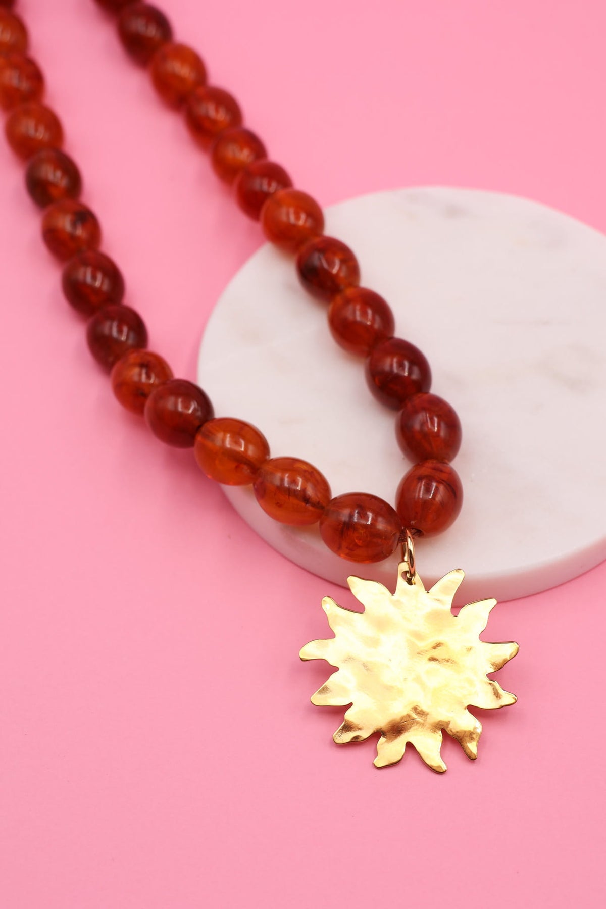 Collier Sol – Ambre & pendentif soleil doré